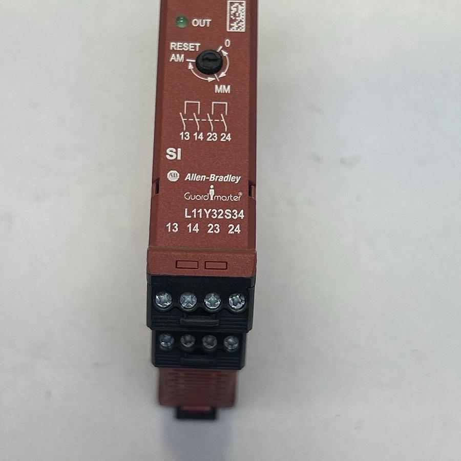Used ALLEN BRADLEY,440R-S12R2,SAFETY RELAY MODULE