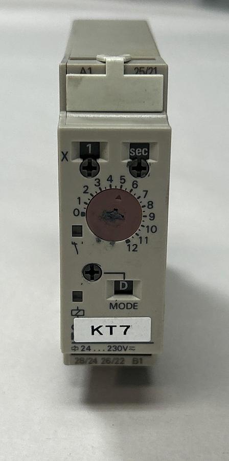Used OMRON,H3DE-M2,MULTIFUNCTION TIMER RELAY