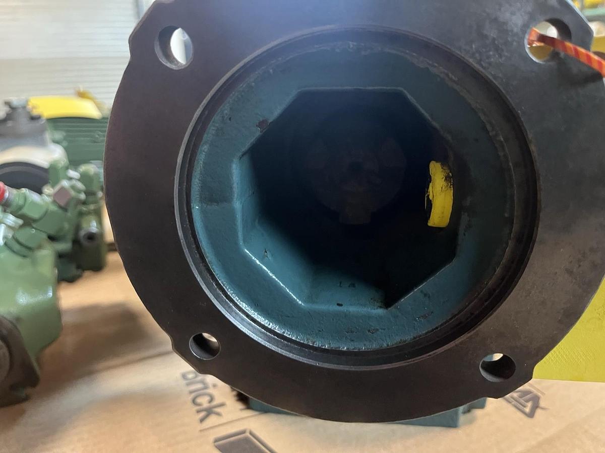 Used DODGE,140C350B200,TIGEAR SPEED REDUCER RATIO 200 INPUT 2.5HP 1750RPM 2-1/8" SHAF