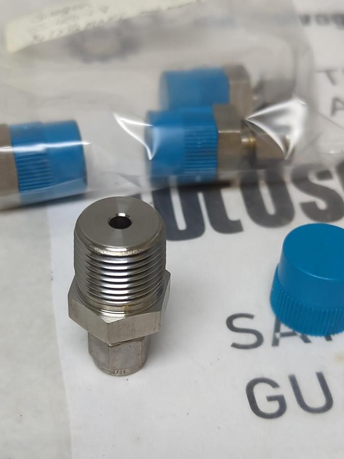 SWAGELOK,SS-400-1-8,MALE CONNECTOR 1/4TX1/2MNPT LOT OF 4 NOS