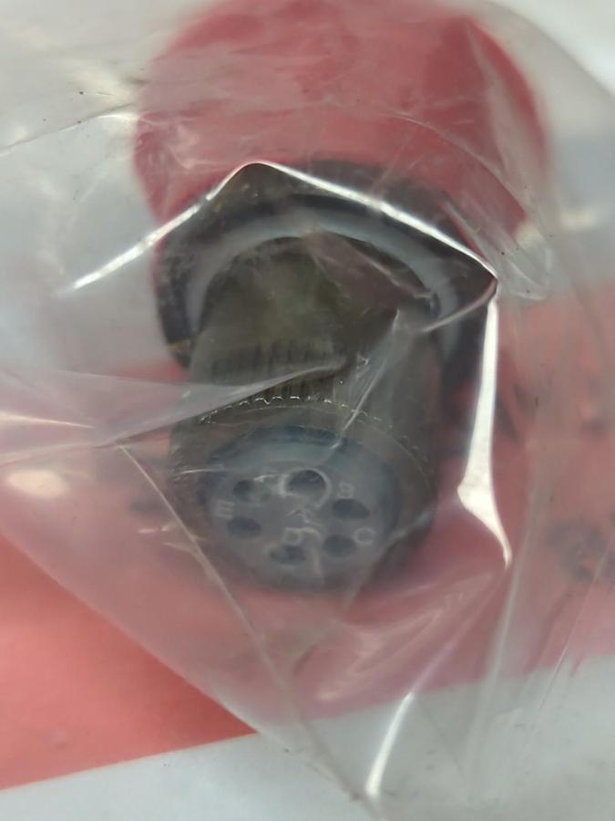 AMPHENOL,MS3116E10-6S,CIRCULAR CONNECTOR STRAIGHT PLUG 1000VAC LOT OF 4 NOS