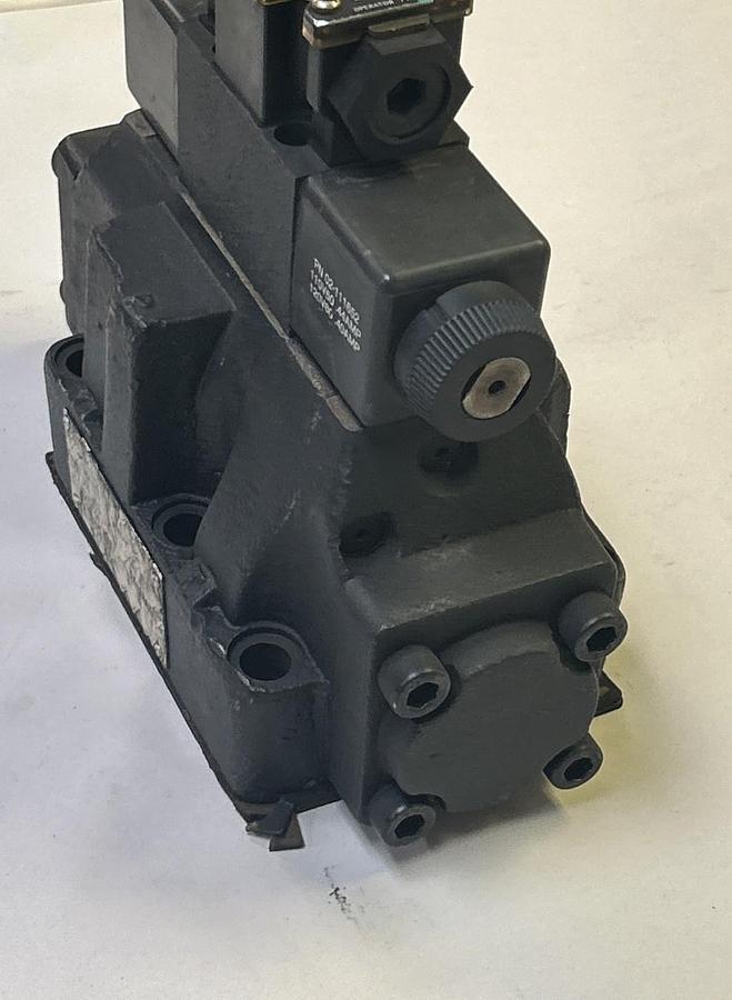 Used DOUBLE A,QF-3-FF-10D1,HYDRAULIC DIRECTIONAL CONTROL VALVE