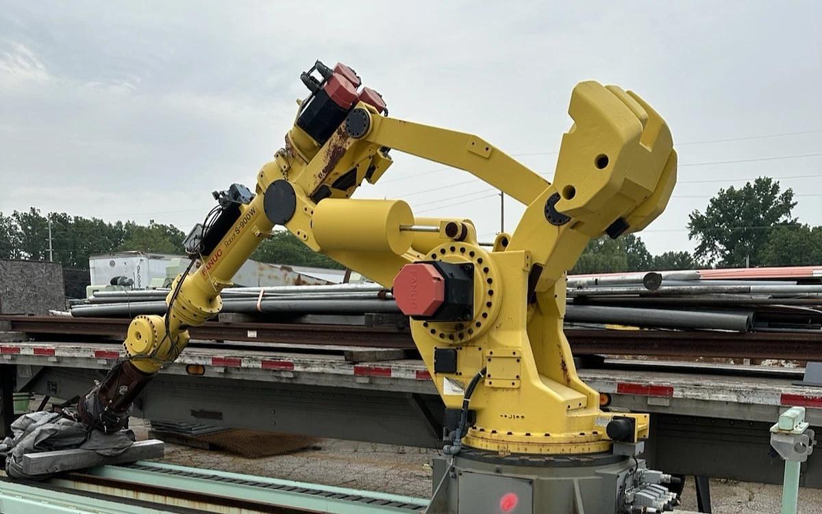 Used Fanuc Robot,S-900W,w/ Robohand SPC 368 NO Controller
