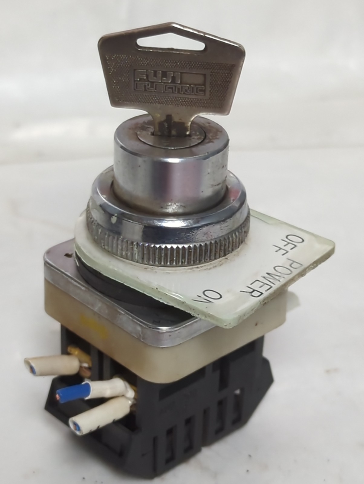 Used FUJI ELECTRIC,AH30-J2A,2-POSITION KEY SELECTOR SWITCH PRE-OWNED