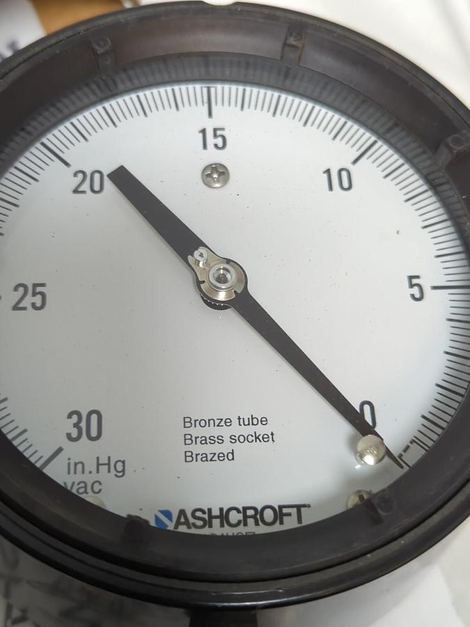 ASHCROFT,45-1279-AS-04L-30/01MV,GAUGE 0-30PSI 1/2 INCH NSMP NOS