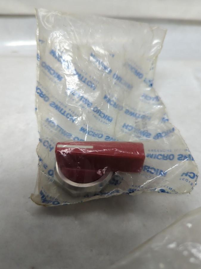 MICRO SWITCH,PTSZ73,WINGLEVER-SELECTOR RED LOT OF 2 NOS