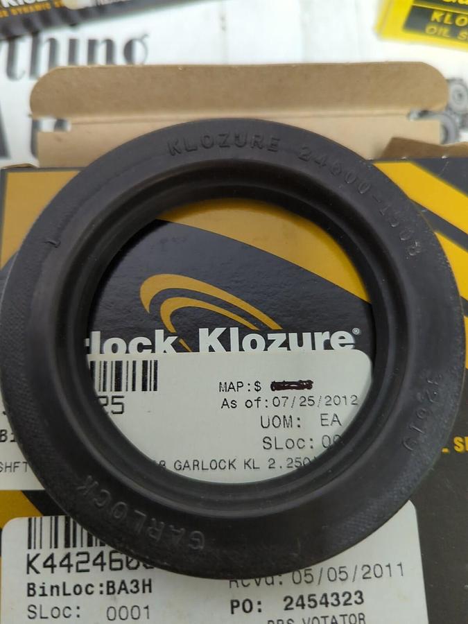 GARLOCK KLOZURE,24600-1508,OIL SEALS 2.250X3.353X0.375 LOT OF 3 NOS