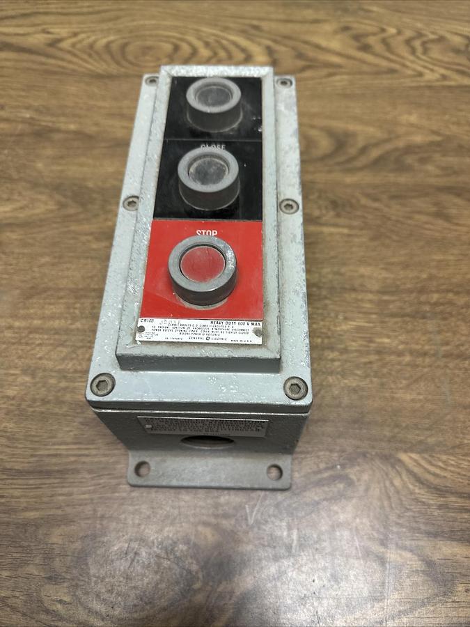 General Electric,CR103-J203E,Heavy Duty 600V Push Button Enclosure