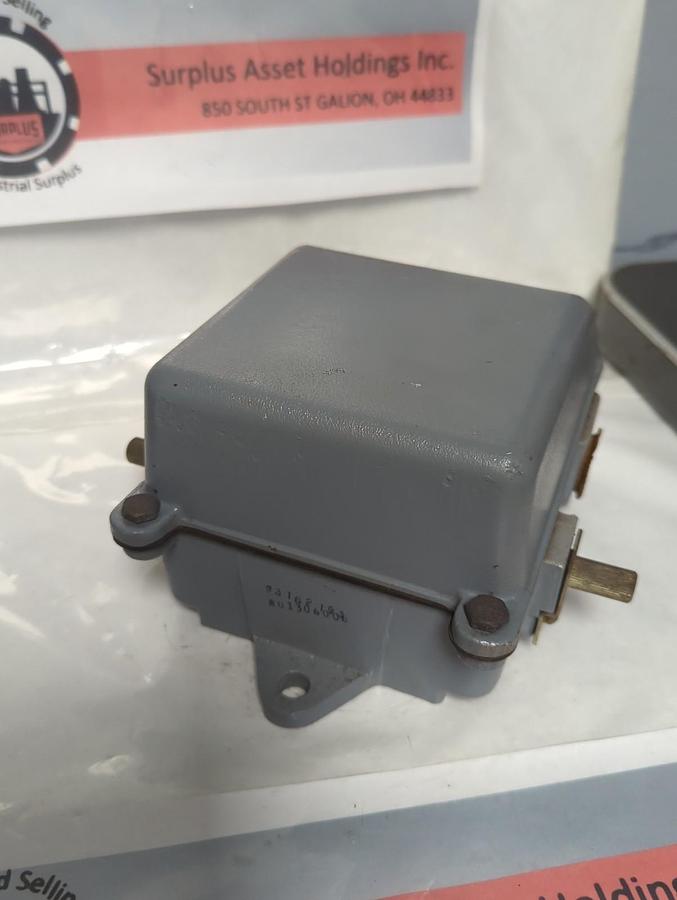 EATON CUTLER HAMMER,E84BAN,SERIES A1 LIMIT SWITCH NOS