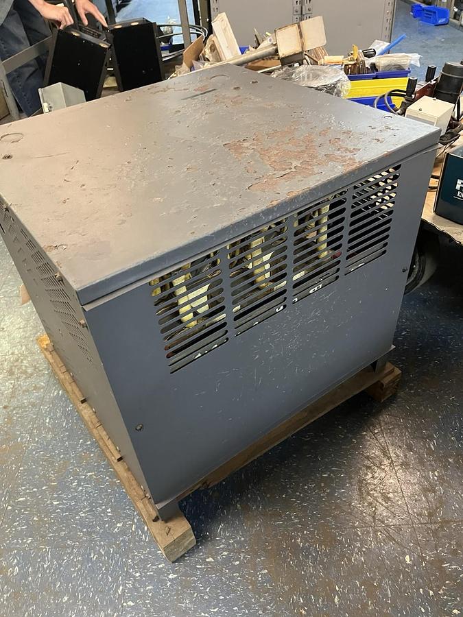 Used ENERSYS,ES3-18-2000,ENFORCER BATTERY CHARGER INPUT 3PH OUTPUT 36VDC