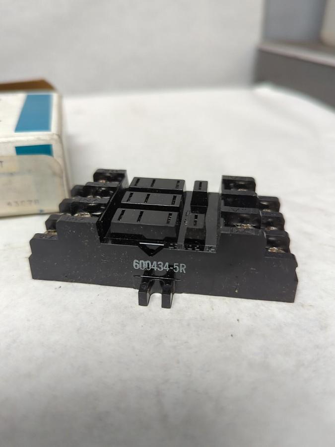 RELIANCE ELECTRIC,6004345R,RELAY SOCKET NOS