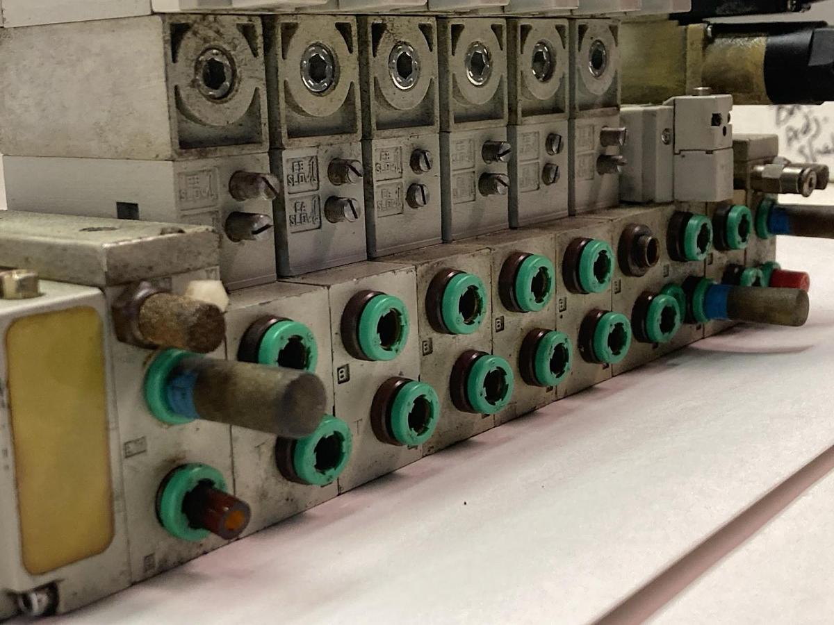 Used Numatics,041BB400M000F,Solenoid Valve w/Sub-D Connector Block