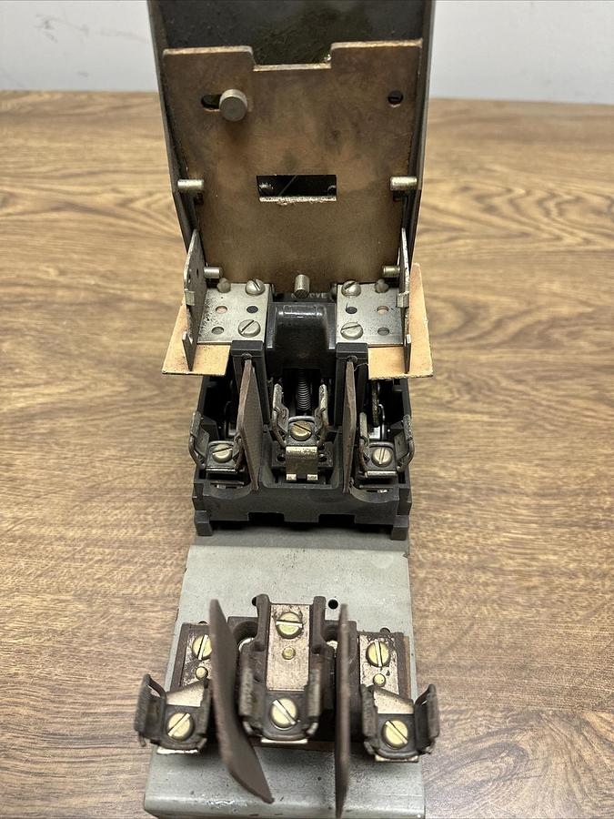 Used GE,565BZ14G42,QMW Switch w/On Off THMR1H-MD-2