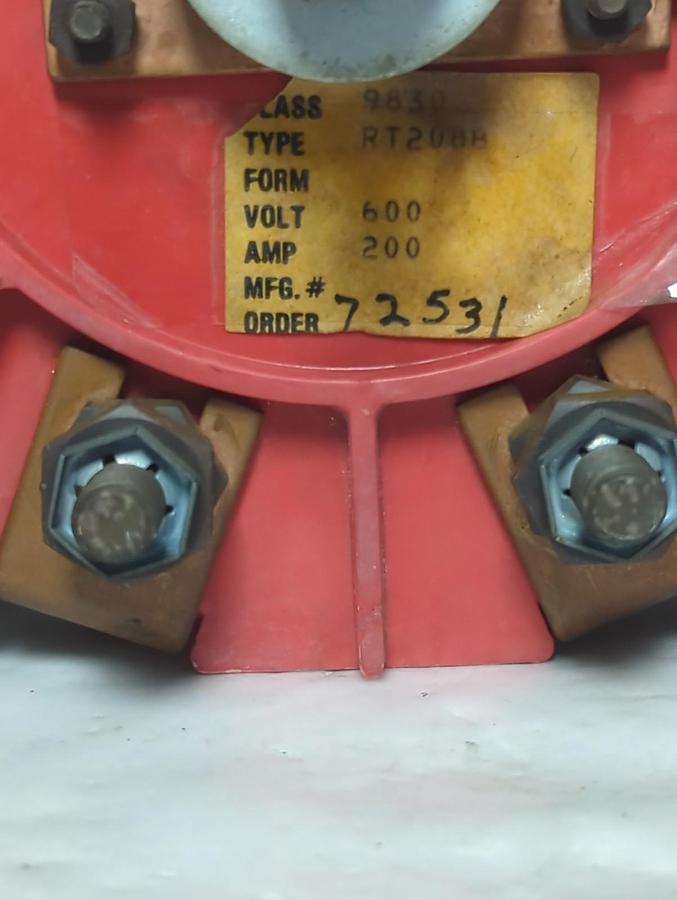 Used SQUARE D,9830-28-HT,NON-LOAD BREAK SWITCH 200 AMP 600V PRE-OWNED