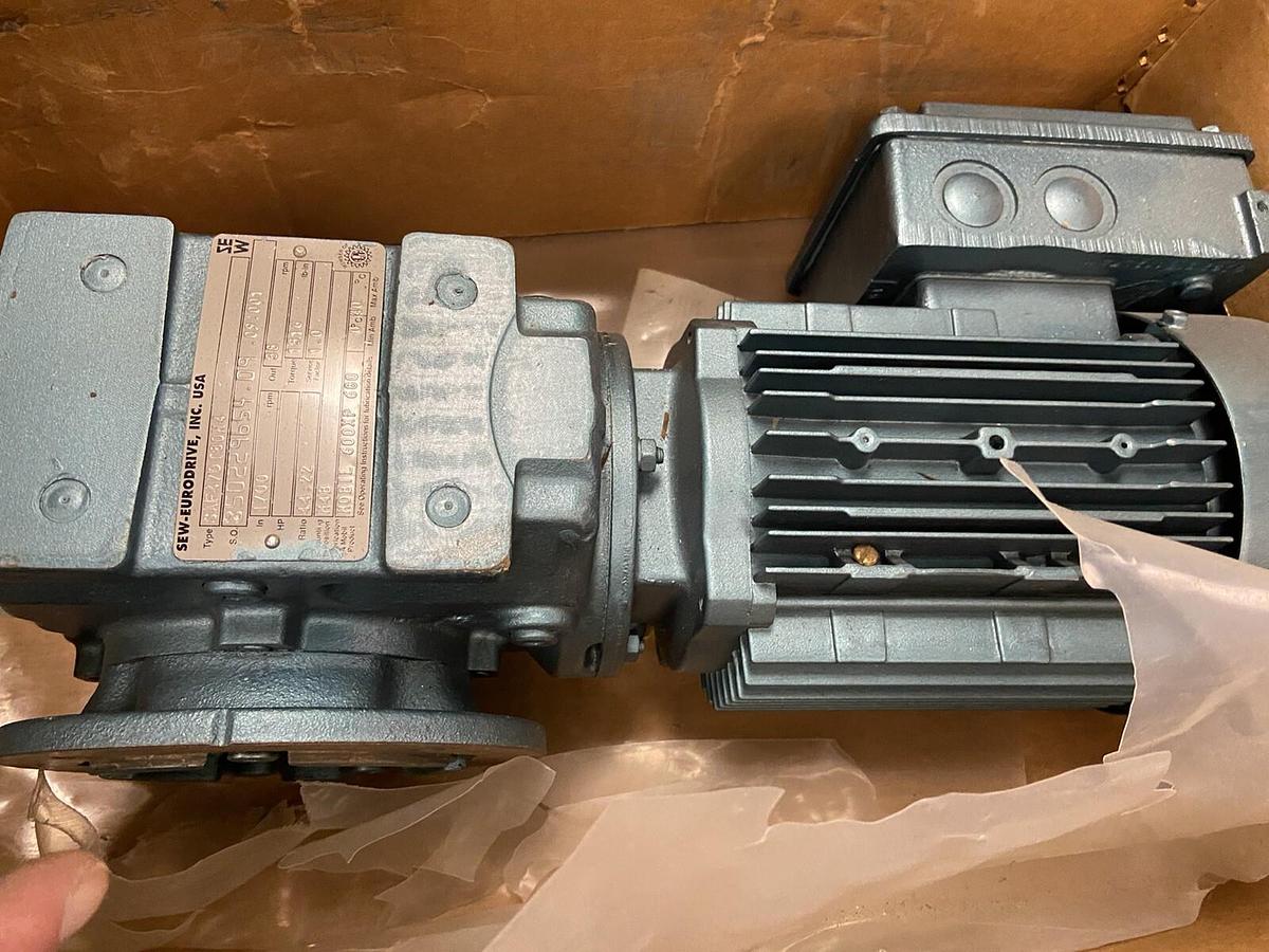 Sew Eurodrive,SAF4/DT80N4,Gearmotor 1700/38RPM Ratio 44.22 Torque 1316LB-IN