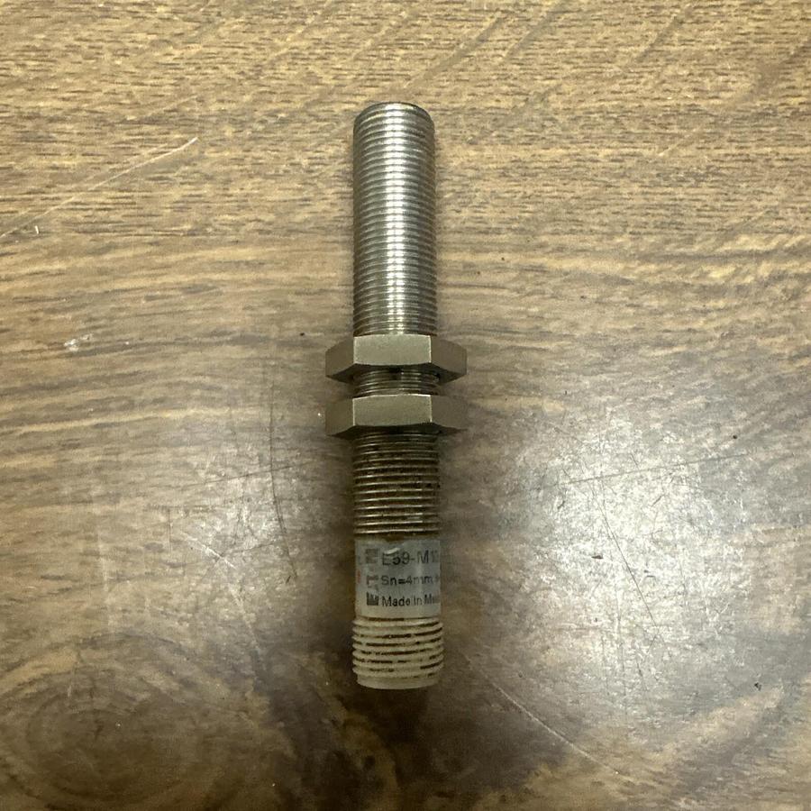 Used Eaton,E59-M12A105D01-D1,Proximity Sensor