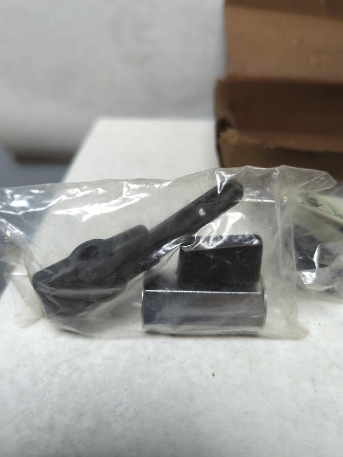 GRAINGER,1PZA8,MINI INLINE BALL VALVE WITH 3 HANDLES LOT OF 6 NOS