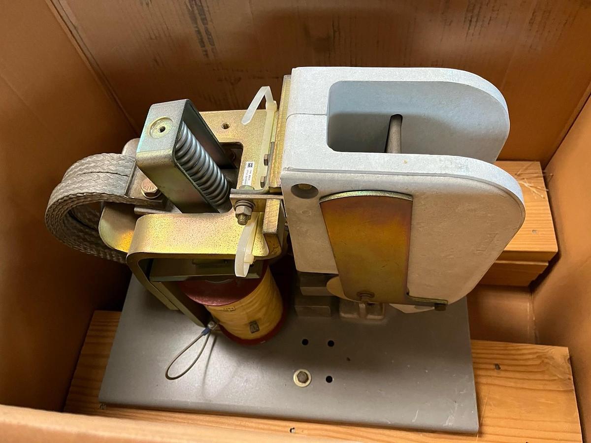 EATON,MR810E,DC CONTACTOR 1350AMPS COIL 250VDC