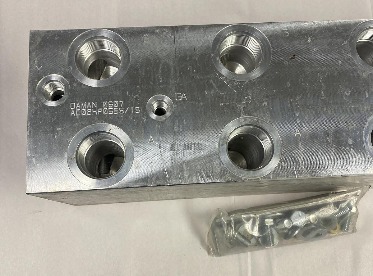 DAMAN PRODUCTS,AD08HP055S/1S,ALUMINUM VALVE MANIFOLD W/ BRACKET KIT NOS