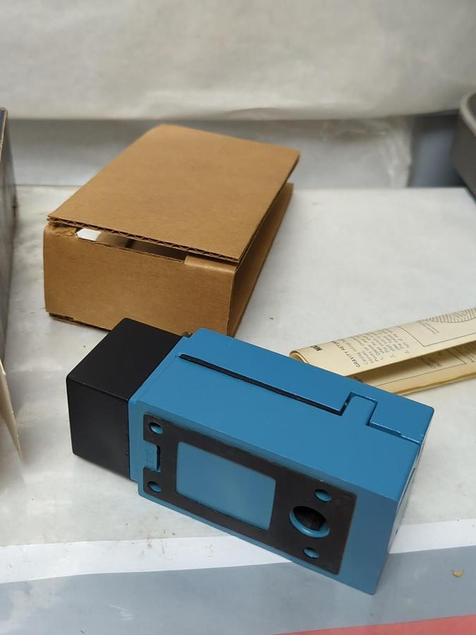 HONEYWELL,LSP2F,HEAVY DUTY LIMIT SWITCH 600V 10 AMP NOS