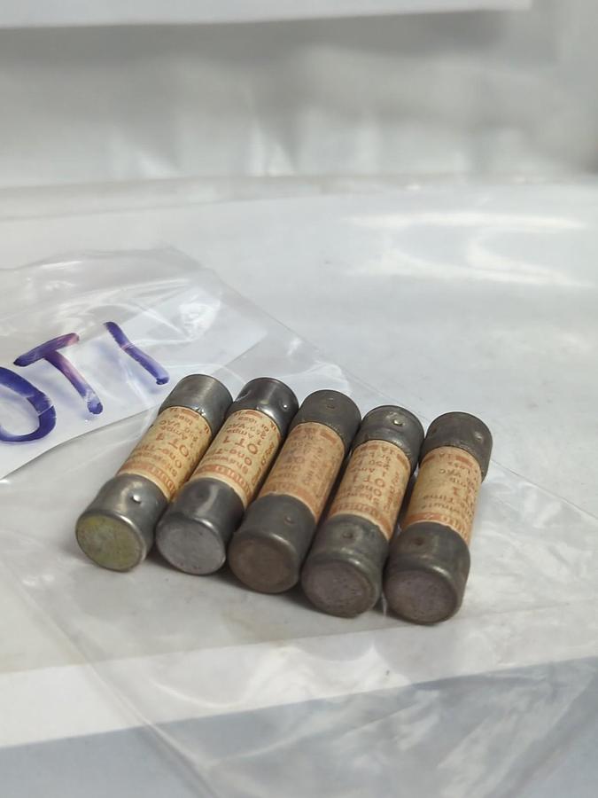 Used GOULD SHAWMUT,OT1,ONE TIME 1 AMP FUSE LOT OF 5 PRE-OWNED