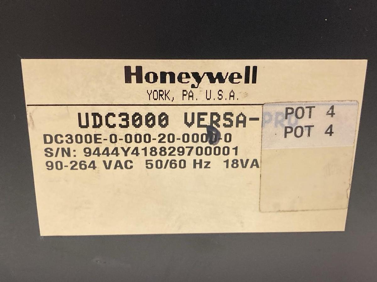 Used Honeywell,UDC3000 Versa-Pro,Controller 90-264Vac 50/60Hz 18Va