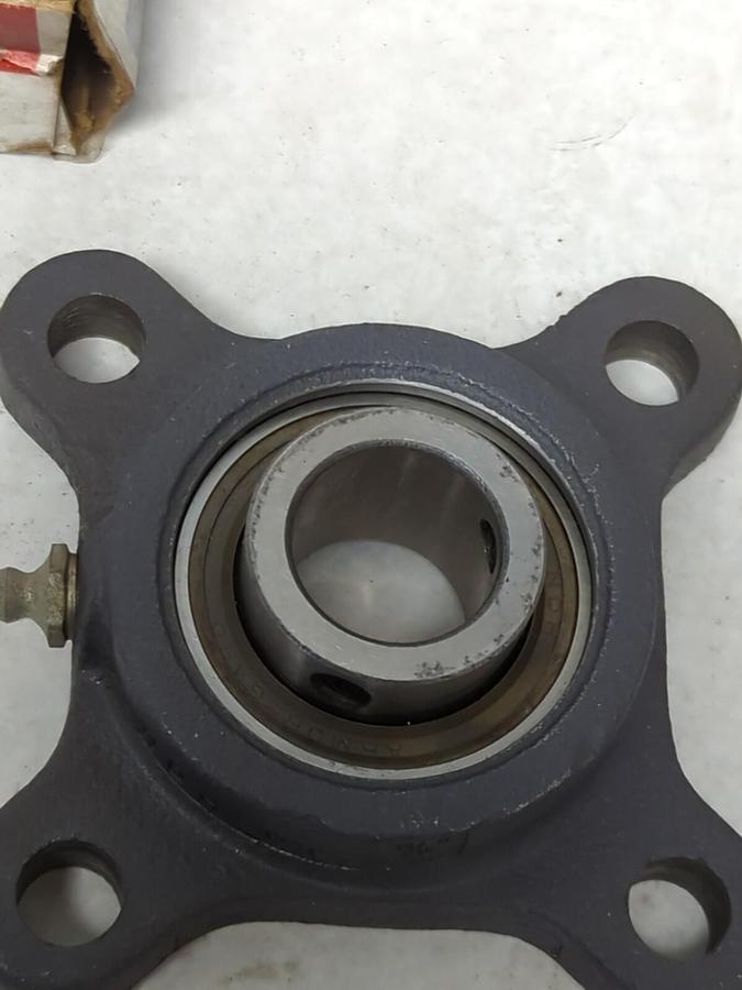NDH DELCO,R4FS 15/16,4-BOLT FLANGE MOUNT BEARING 15/16 INCH BORE NOS