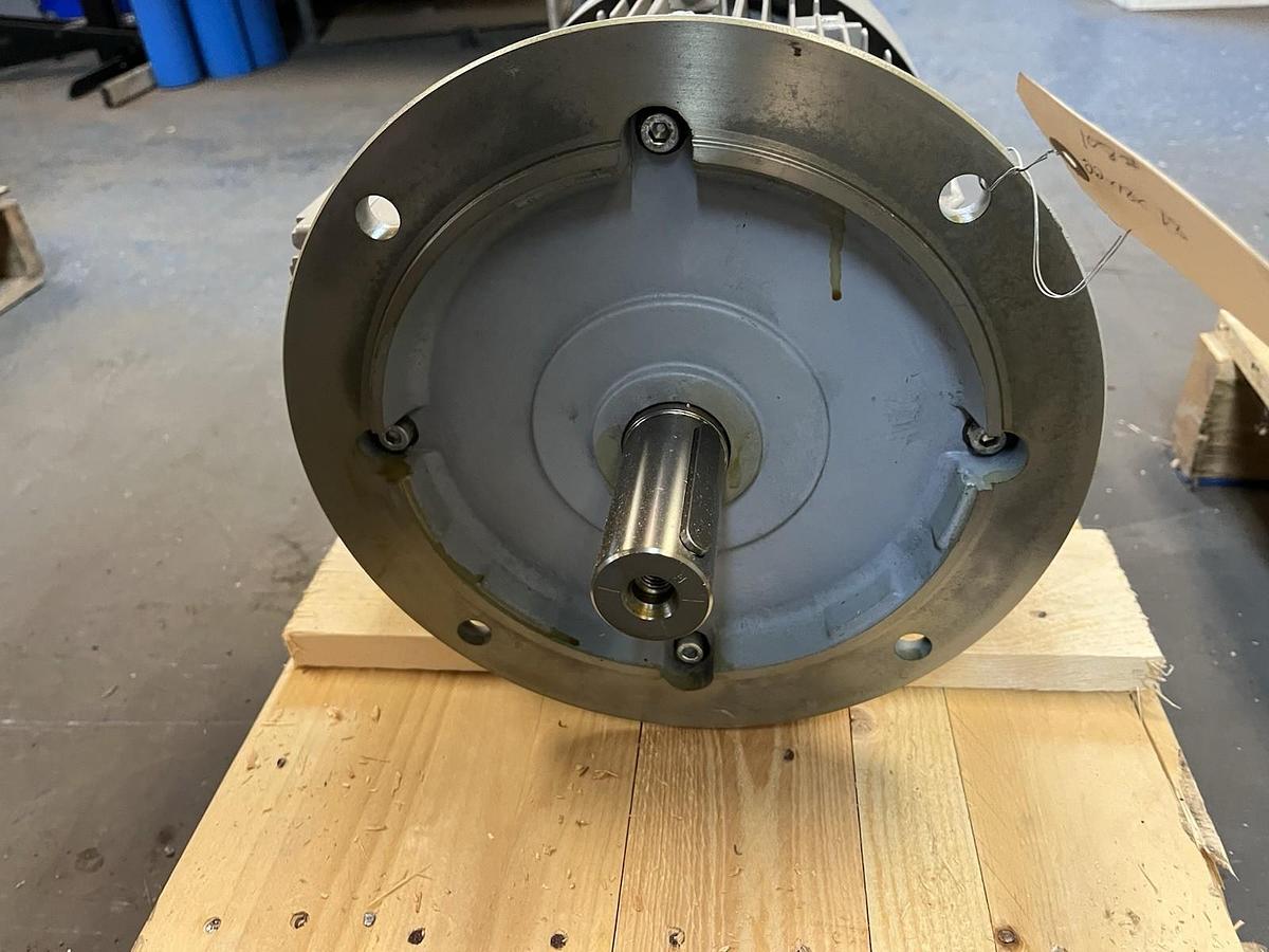 SIEMENS,1LA7120-4AA96-Z102,MOTOR 5.5kW 7.5HP 400V 1455RPM 132S