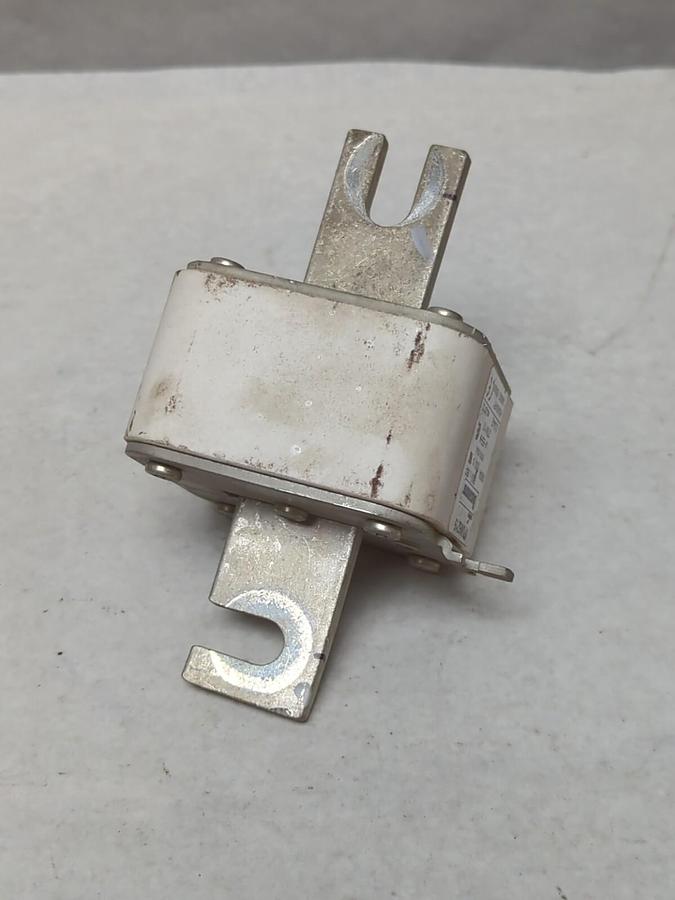 Used COOPER BUSSMANN,170M6219,SQUARE BODY HIGH SPEED FUSE 1600 AMP 600/700V PRE-OWNED