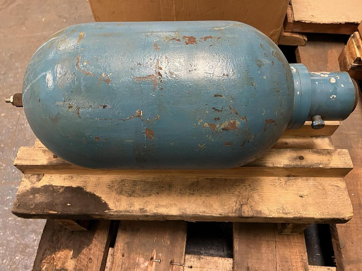 Used GREER,PS-2.5-2054,HYDRAULIC ACCUMULATOR 3000PSI