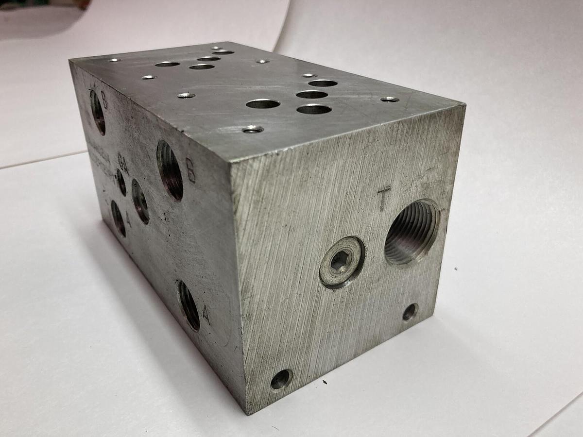 Used Lubriquip,AD02S023P11,Valve Block