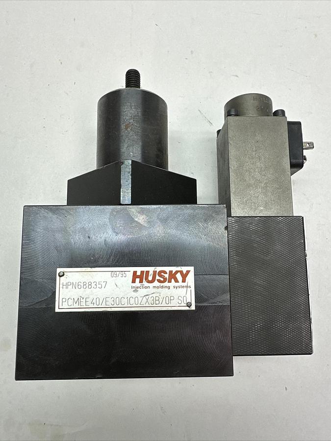 Used Husky,HPN688357,Hydraulic Valve MOOG HPN700139 PIlot VALVE