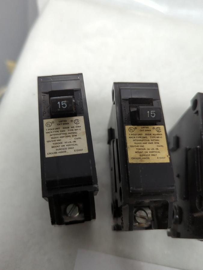 Used CROUSE HINDS,MP-C115,CIRCUIT BREAKER 1-POLE 15 AMP LOT OF 4 PRE-OWNED