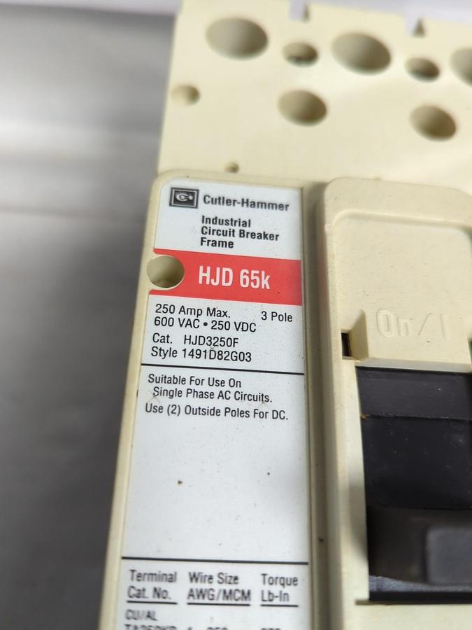 Used CUTLER HAMMER,HJD3250F,CIRCUIT BREAKER 600VAC 250VDC 3-POLE 250AMP PRE-OWNED