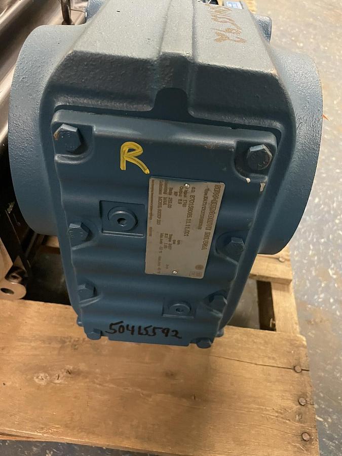 SEW EURODRIVE,KA77/TR37DRE80M4, GEARMOTOR RATIO 252 1HP 6.9/1740 RPM