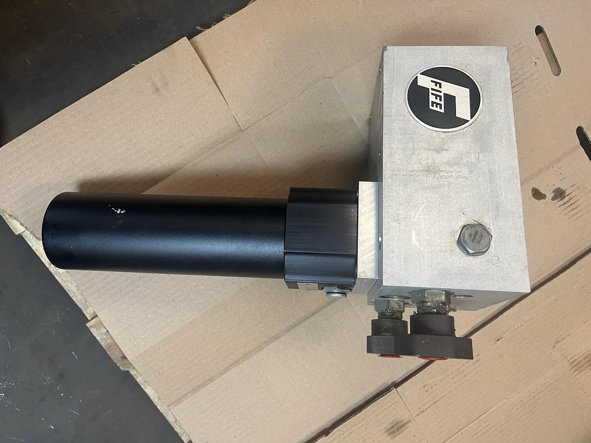 Used FIFE,D31063 REV 1,HYDRAULIC MANIFOLD BLOCK H0735-35-2028 FILTER ASSEMBLY