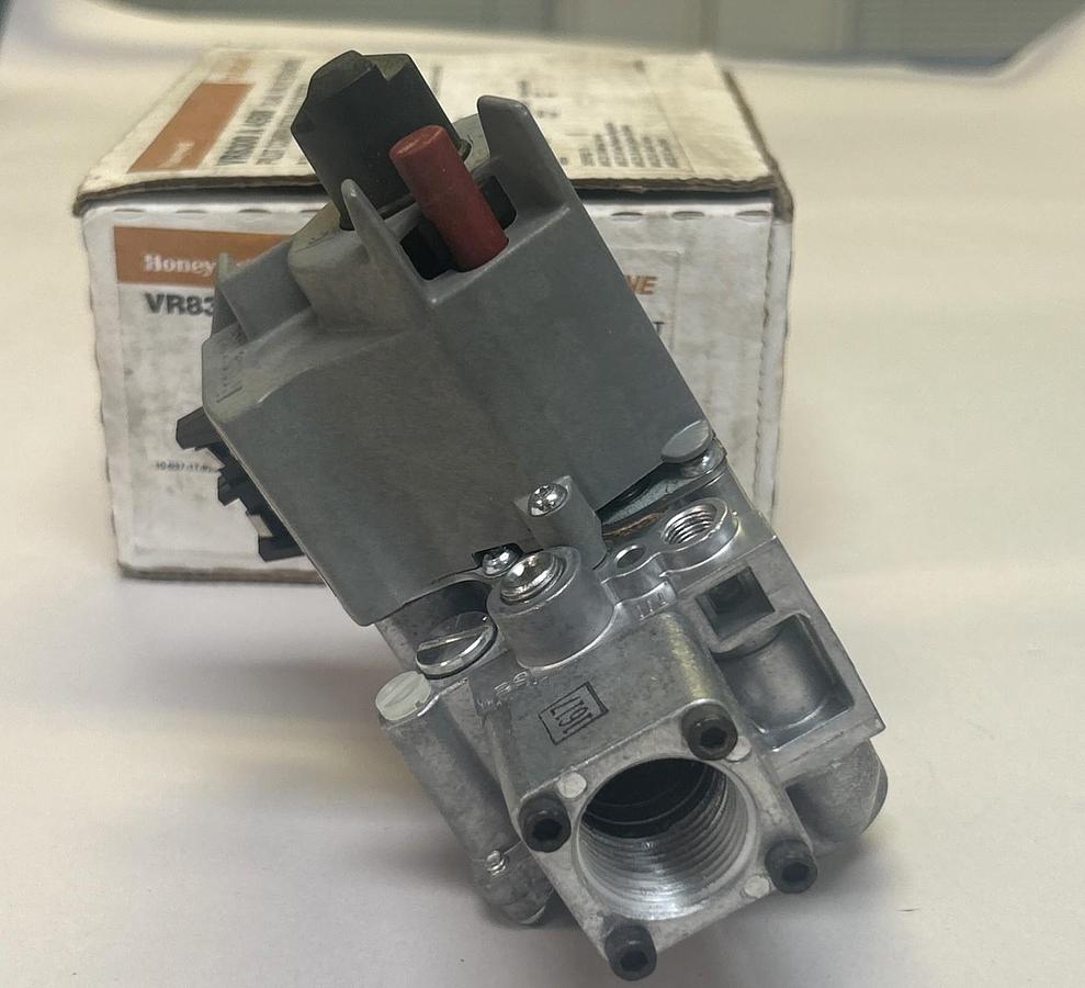 HONEYWELL,VR8300A4508,DUAL VALVE STANDING PILOT COMBINATION GAS CONTROL NOS