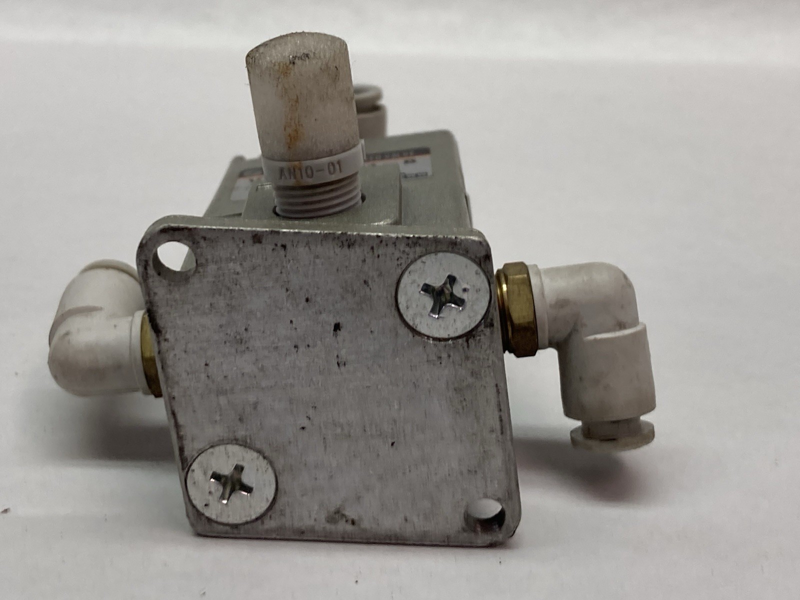 Used SMC,VTA301-01-B,Pilot Air Operated Valve 0~1.0MPa