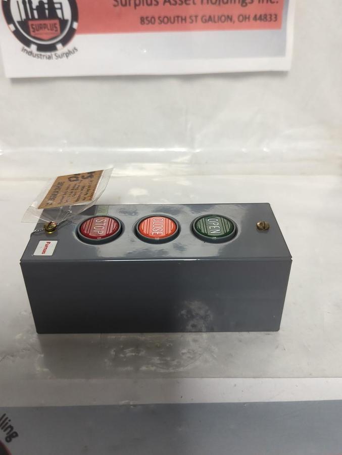 FURNAS,50MA3HJE,3-PUSH BUTTON COVER ONLY OPEN-CLOSE-STOP NOS