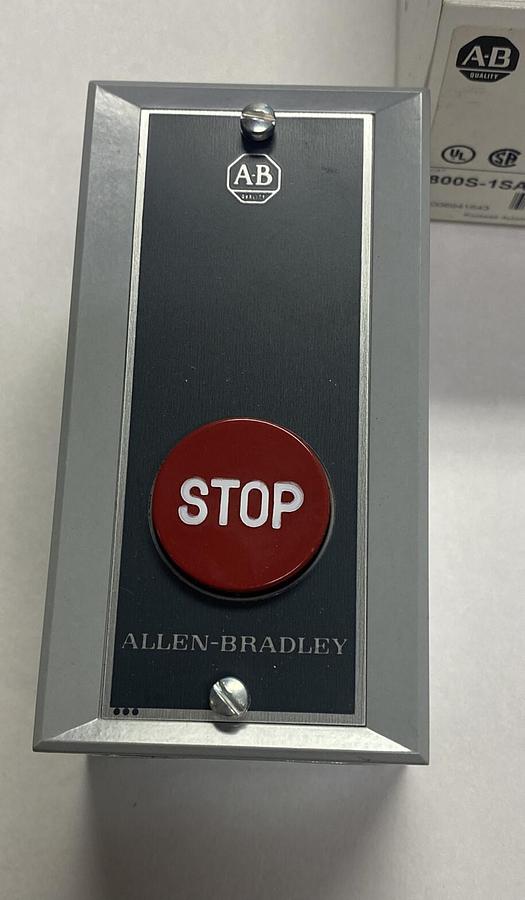 Used ALLEN BRADLEY,800S-1SA,SER M STANDARD DUTY PUSHBUTTON STATION NEW