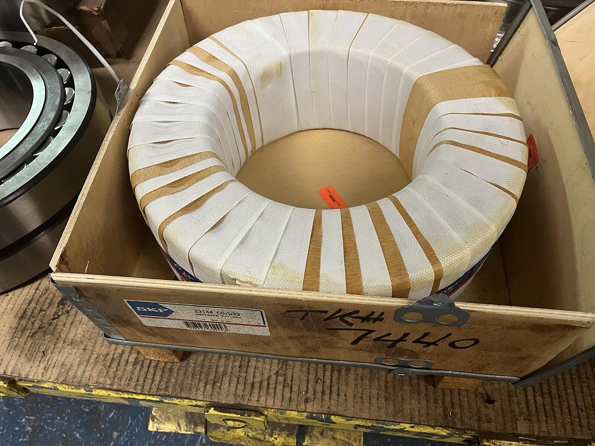 SKF,23144 CC/W33,Spherical Roller Bearing 220x370x120mm