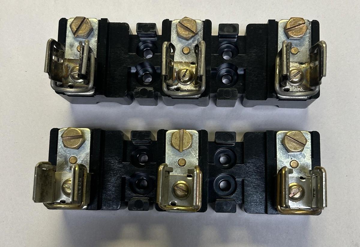 Used ALLEN BRADLEY,X-402028,FUSE BLOCK 60A 600V LOT OF 2