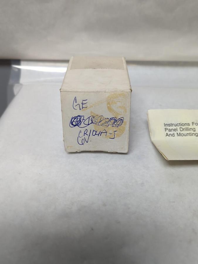 GENERAL ELECTRIC,CR104A-J,MINIATURE OIL TIGHT PUSHBUTTON RED 6V NOS