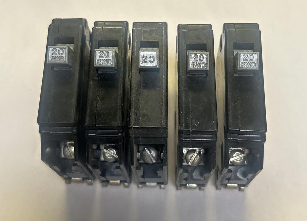 Used CUTLER HAMMER,CHB120,CIRCUIT BREAKER 20A 120/240V 1P LOT OF 5