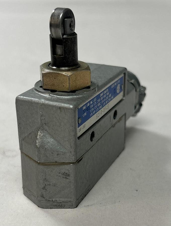 Used HONEYWELL MICRO SWITCH,BZE6-2R08,LIMIT SWITCH