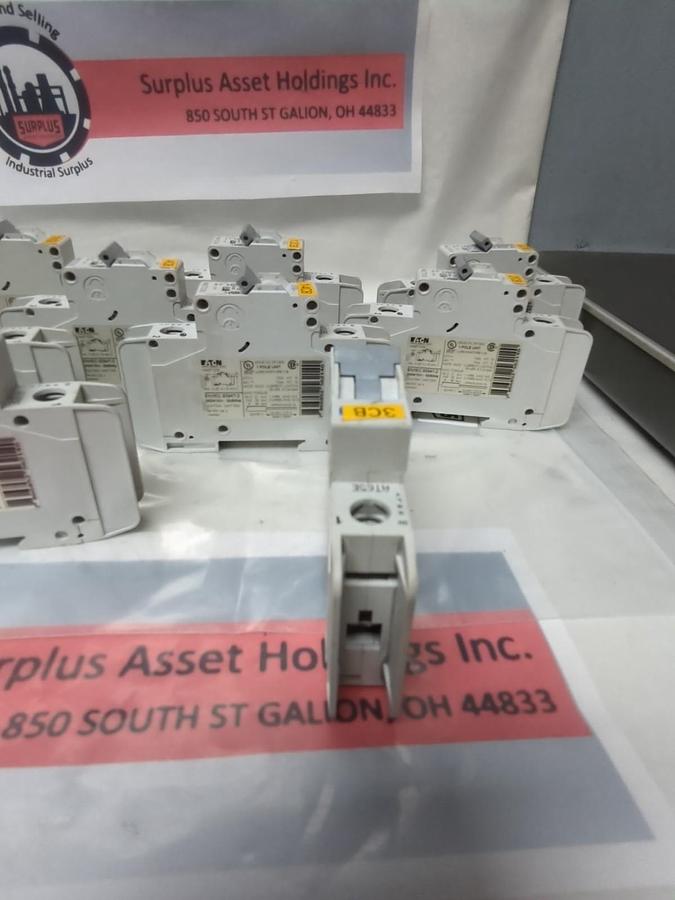 Used EATON,WMZT1D05,1-POLE 5 AMP CIRCUIT BREAKER LOT OF 11 PRE-OWNED
