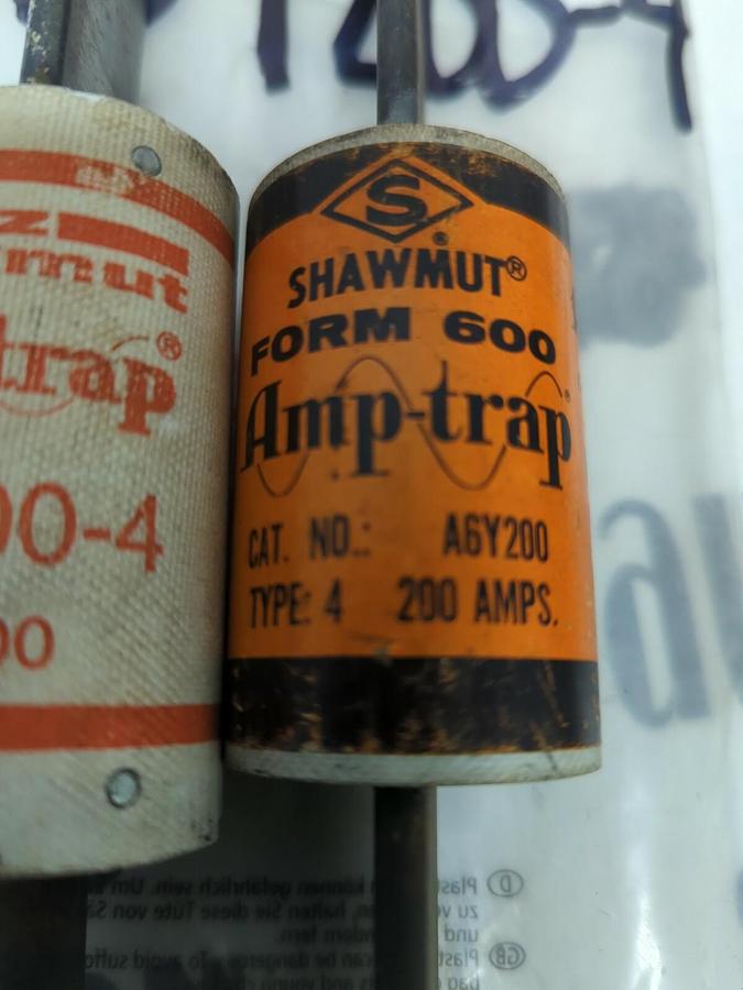 SHAWMUT,A6Y200,TYPE-4 AMP-TRAP 200 AMP FUSES LOT OF 2 NOS