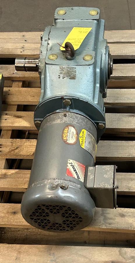 Used DAVID BROWN,C0720212BANR,GEAR REDUCER MOTOR 1.5HP 1740RPM 208-230/460V 3PH