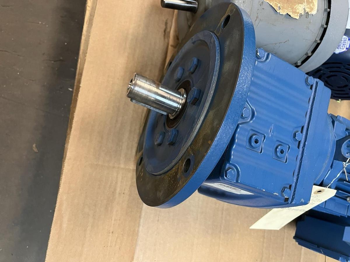 Used SEW EURODRIVE,RF57-DRN80M4/BE1HR/2W,GEARMOTOR RATIO 69.23 1HP 1751 / 25RPM