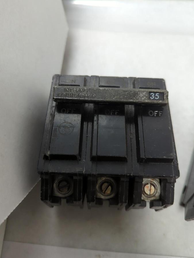Used GENERAL ELECTRIC,THQL2135,CIRCUIT BREAKER 35 AMP 3-POLE LOT OF 2 PRE-OWNED